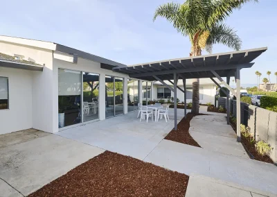 The front entrance to Shoreline Care Center